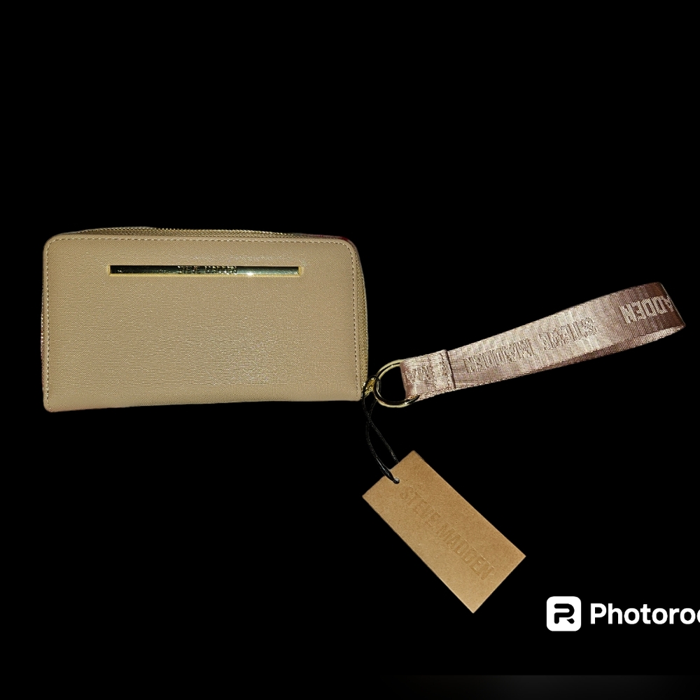 NWT Steve Madden Wristlet